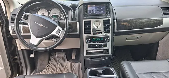 Chrysler Grand Voyager 2010 photo 2