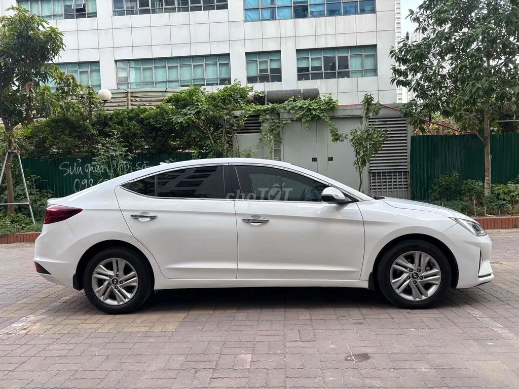 Hyundai Elantra 2019 photo 3