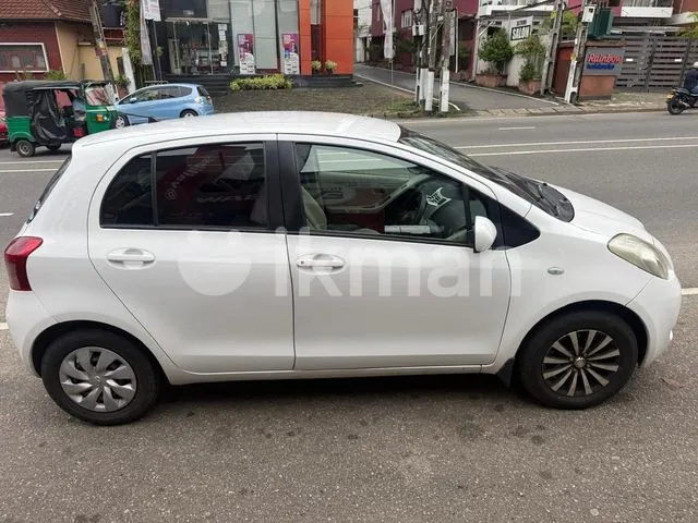 Toyota Vitz 2007 photo 4