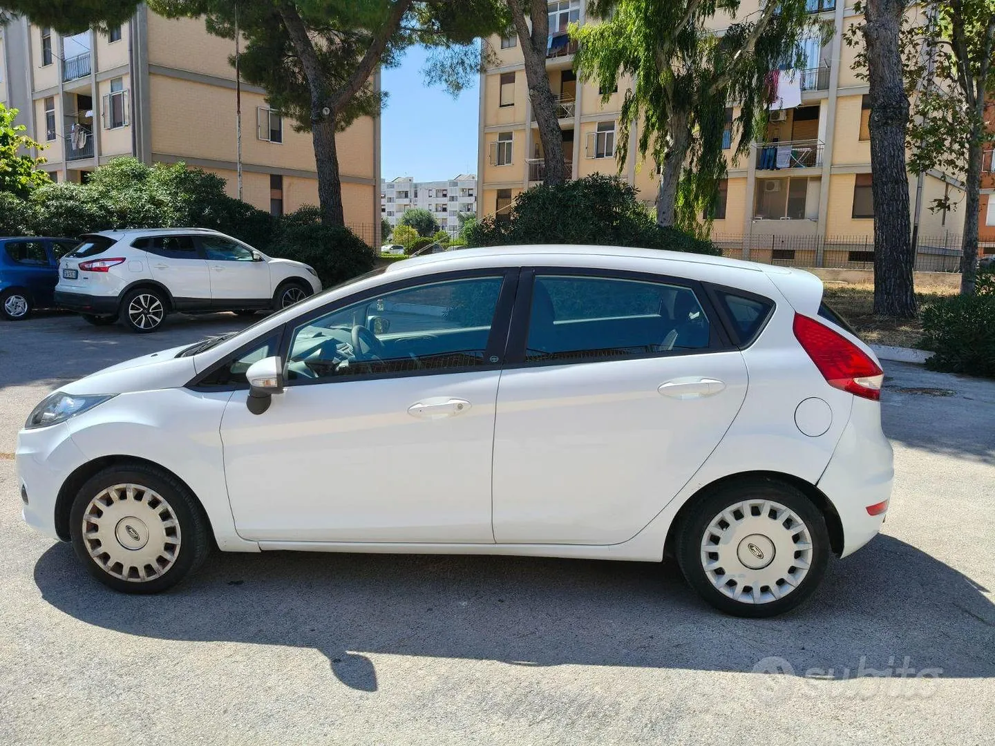 Ford Fiesta 2010 photo 2