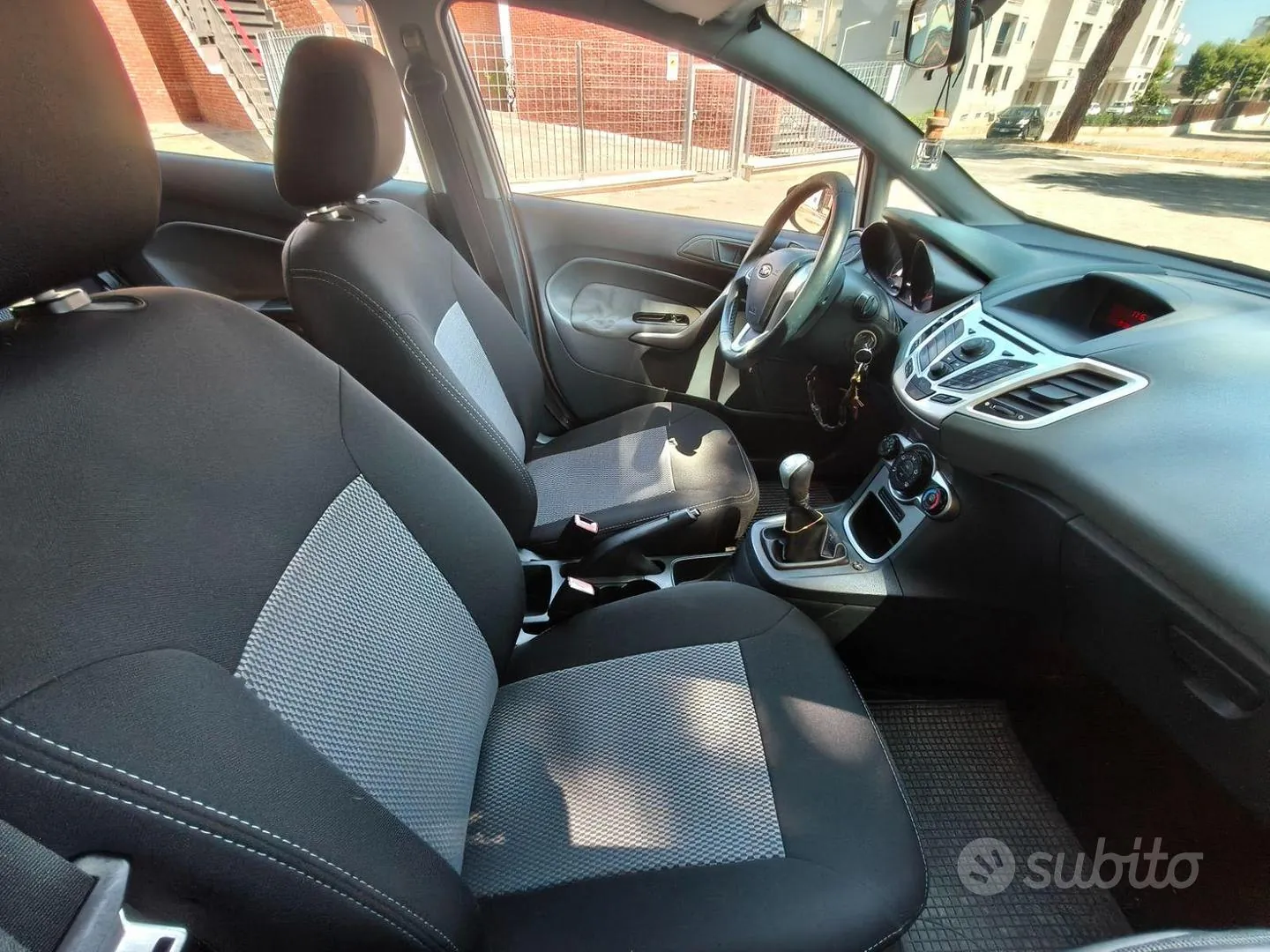 Ford Fiesta 2010 photo 5