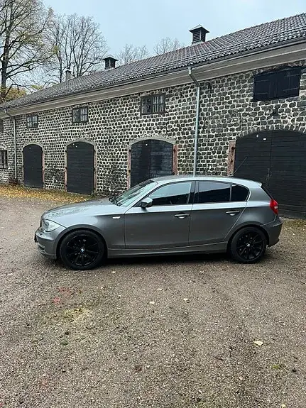 BMW 118D 2011 photo 2