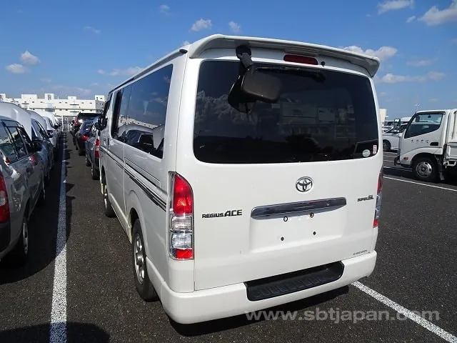 Toyota Regiusace Van 2012 photo 3
