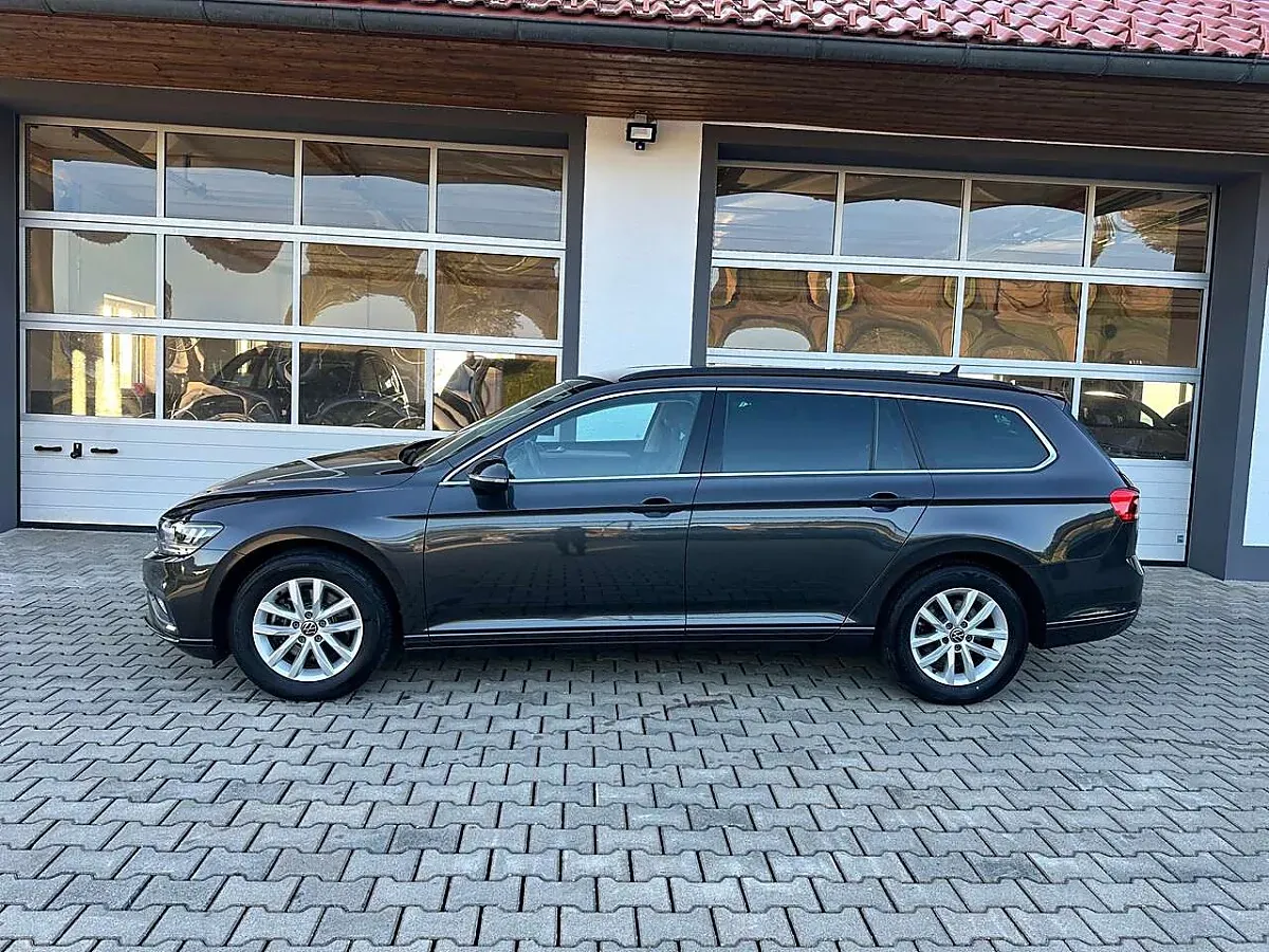 Volkswagen Passat 2023 photo 2