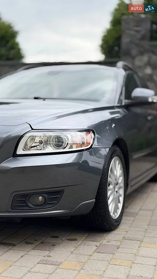 Volvo V50 2010 photo 2