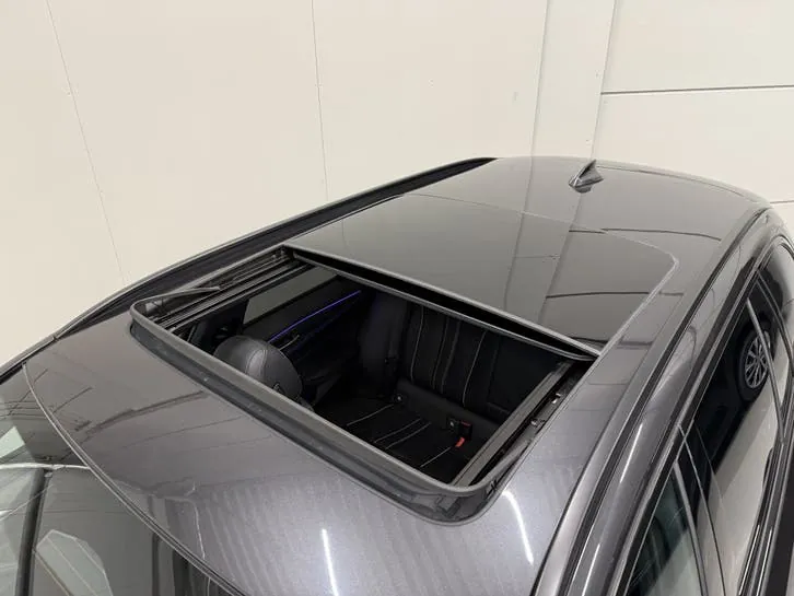 BMW 5 Series 2023 photo 2