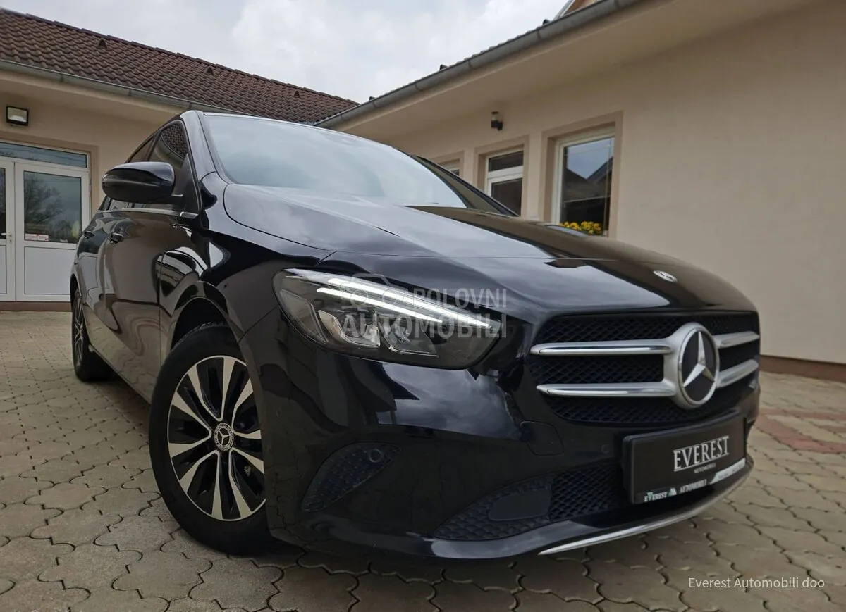 Mercedes-Benz B 180