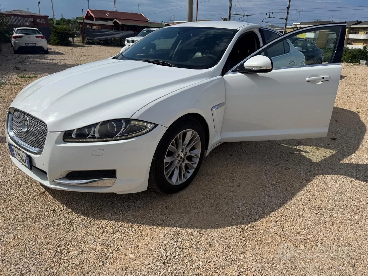 Jaguar Xf 2012 photo 3