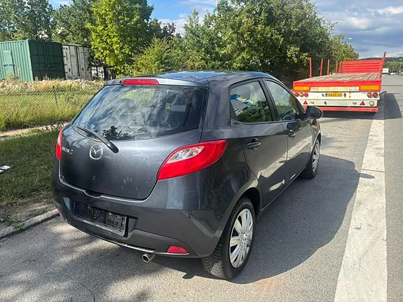 Mazda 2 2008 photo 4