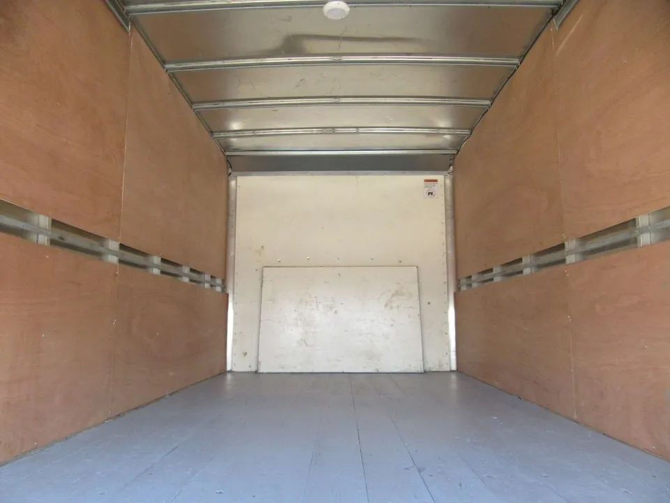 Ford E-450 Super Duty 2022 photo 5