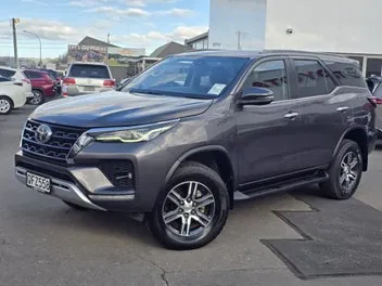 Toyota Fortuner 2023 photo 4