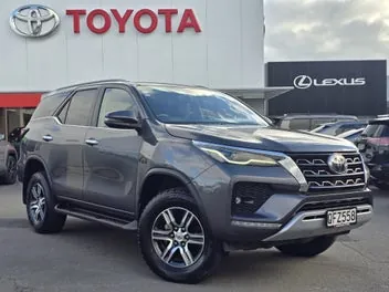 Toyota Fortuner 2023 photo 2