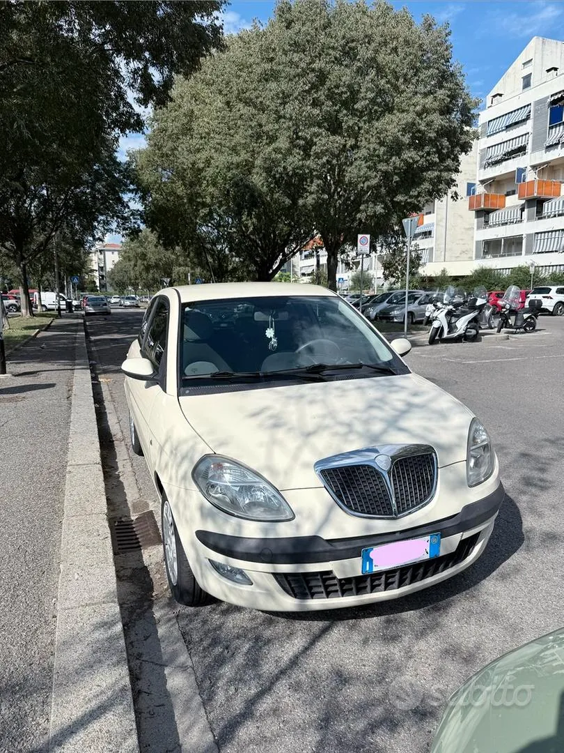 Lancia Ypsilon