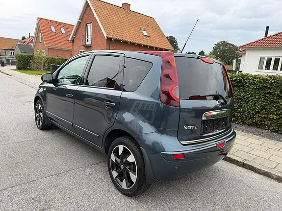 Nissan Note 2011 photo 4
