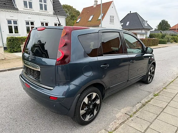Nissan Note 2011 photo 3