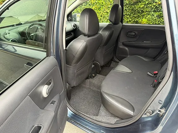 Nissan Note 2011 photo 5