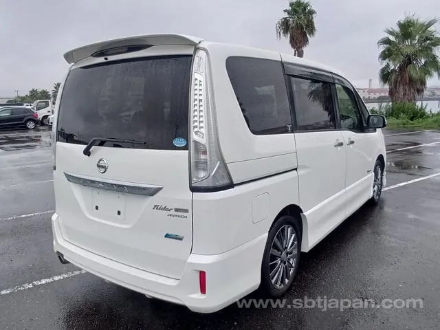 Nissan Serena 2013 photo 4