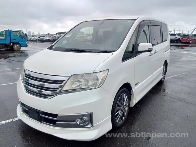 Nissan Serena 2013 photo 2
