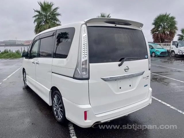 Nissan Serena 2013 photo 3