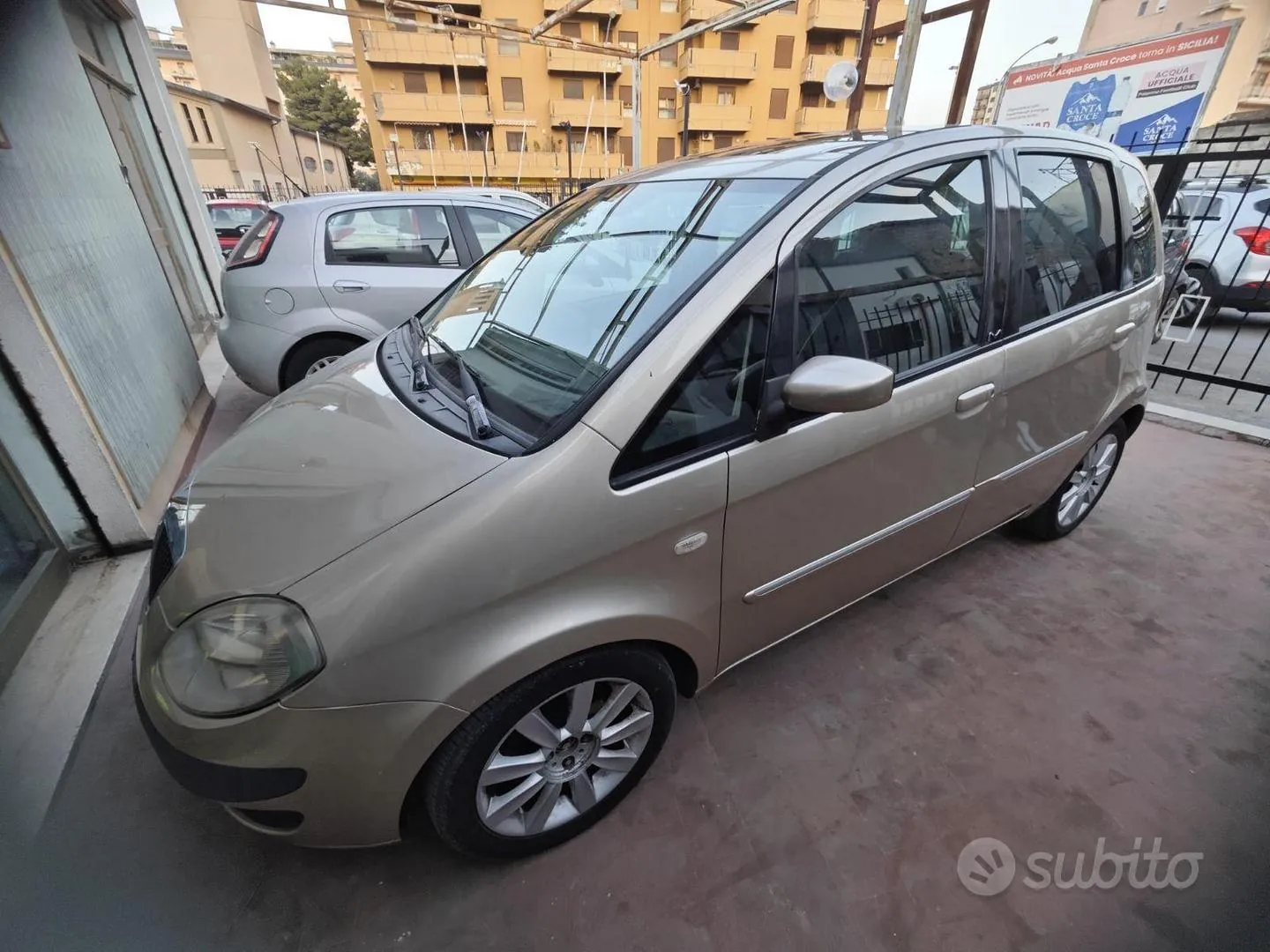 Lancia Ypsilon