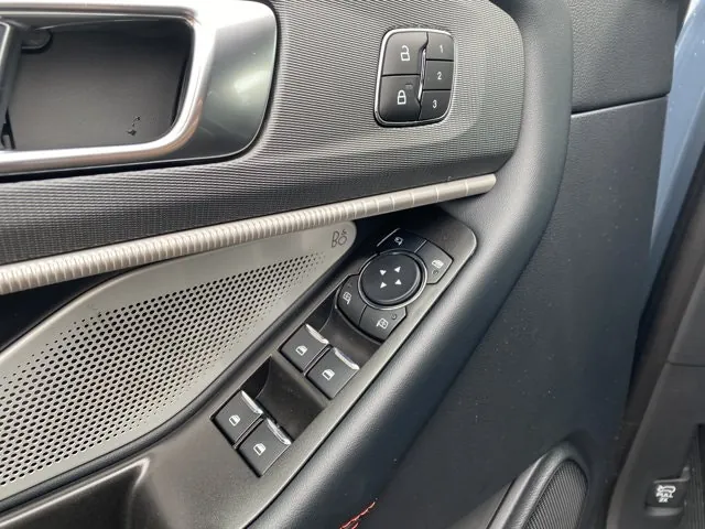Ford Explorer 2026 photo 5