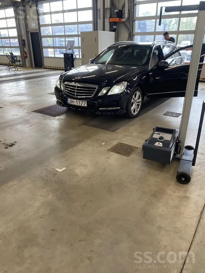 Mercedes-Benz E350 2011 photo 4