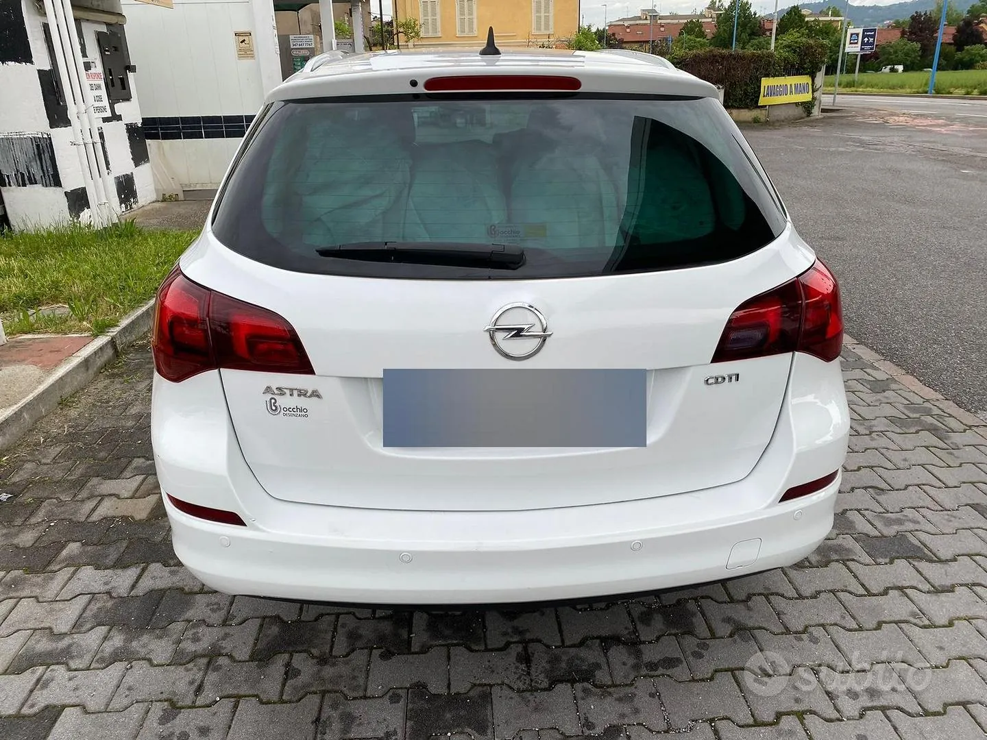 Opel Astra 2011 photo 2