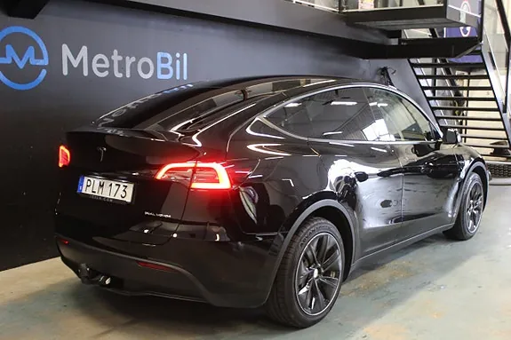 Tesla Model Y 2023 photo 3