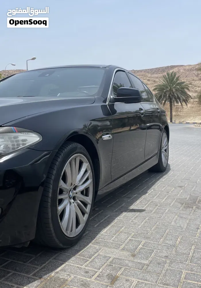 BMW 5 Series 2011 photo 2