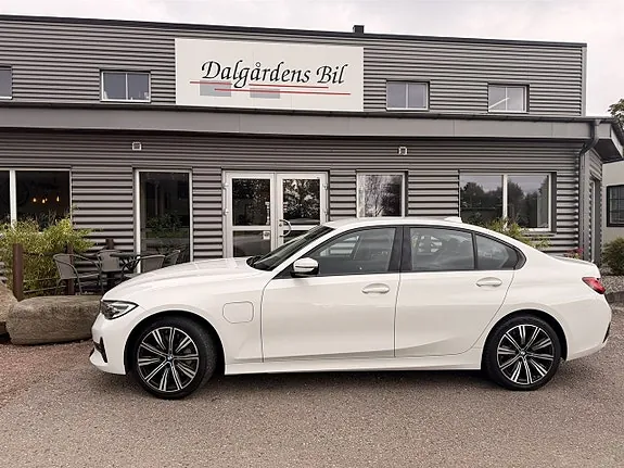 BMW 330E 2021 photo 2