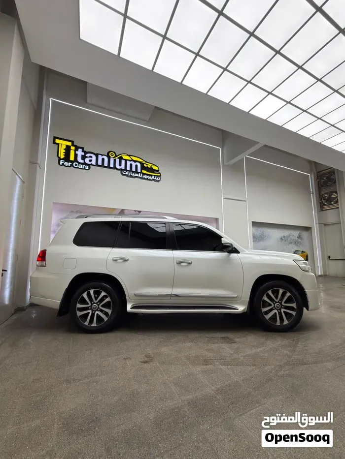 Toyota Land Cruiser 2017 photo 2