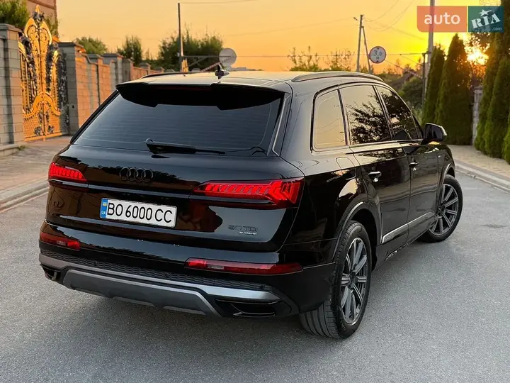 Audi Q7 2021 photo 2