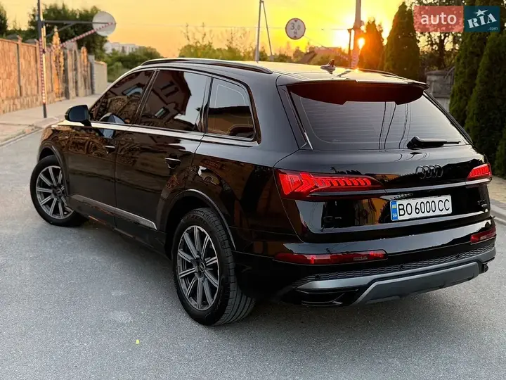 Audi Q7 2021 photo 4