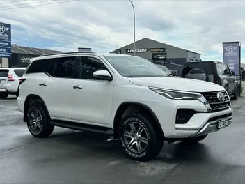 Toyota Fortuner 2022 photo 3