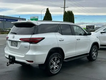 Toyota Fortuner 2022 photo 4