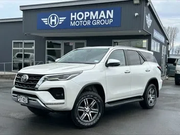 Toyota Fortuner 2022 photo 2