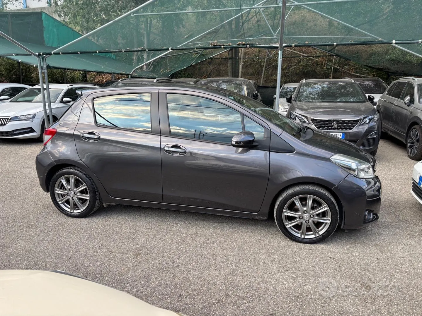 Toyota Yaris 2012 photo 3