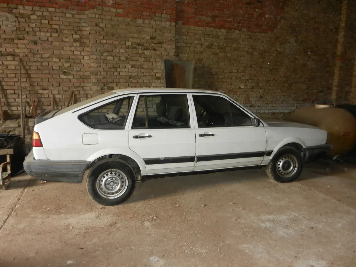 Volkswagen Passat 1985 photo 2