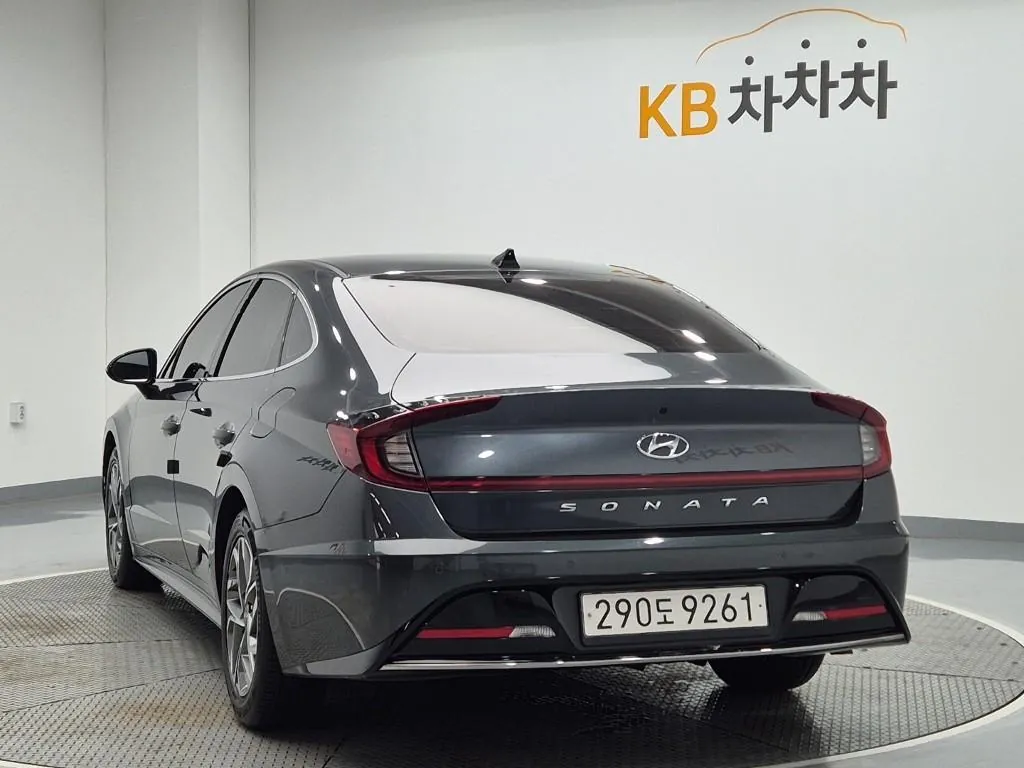 Hyundai Sonata 2022 photo 2
