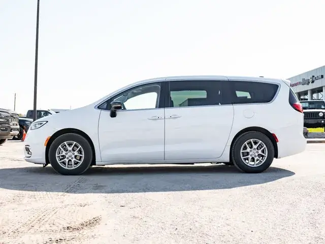 Chrysler Pacifica 2024 photo 5