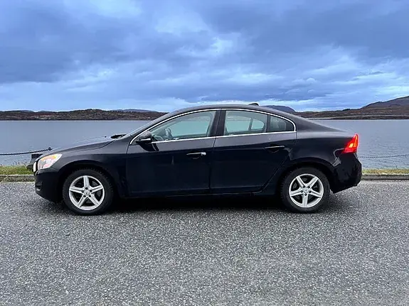 Volvo S60 2012 photo 2