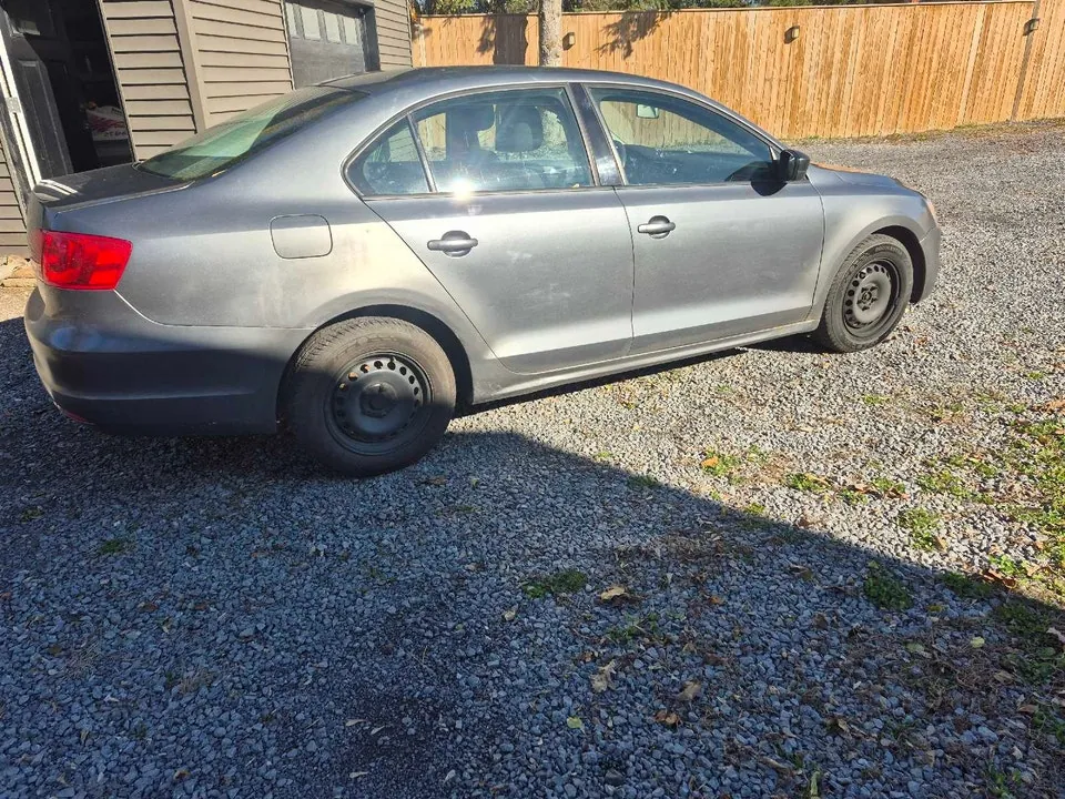 Volkswagen Jetta 2011 photo 2