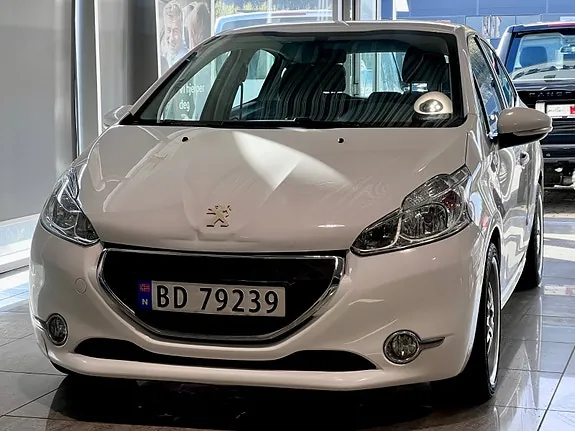 Peugeot 208 2012 photo 3