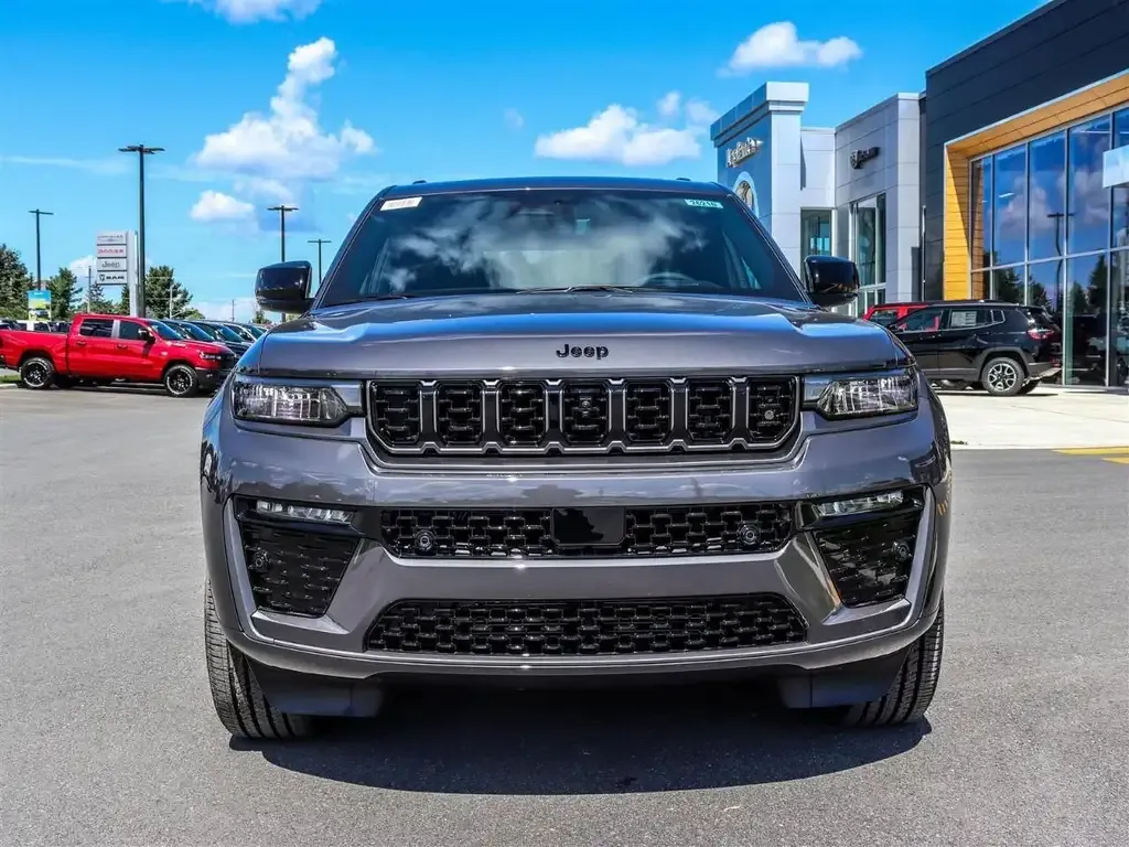 Jeep Grand Cherokee 2026 photo 2
