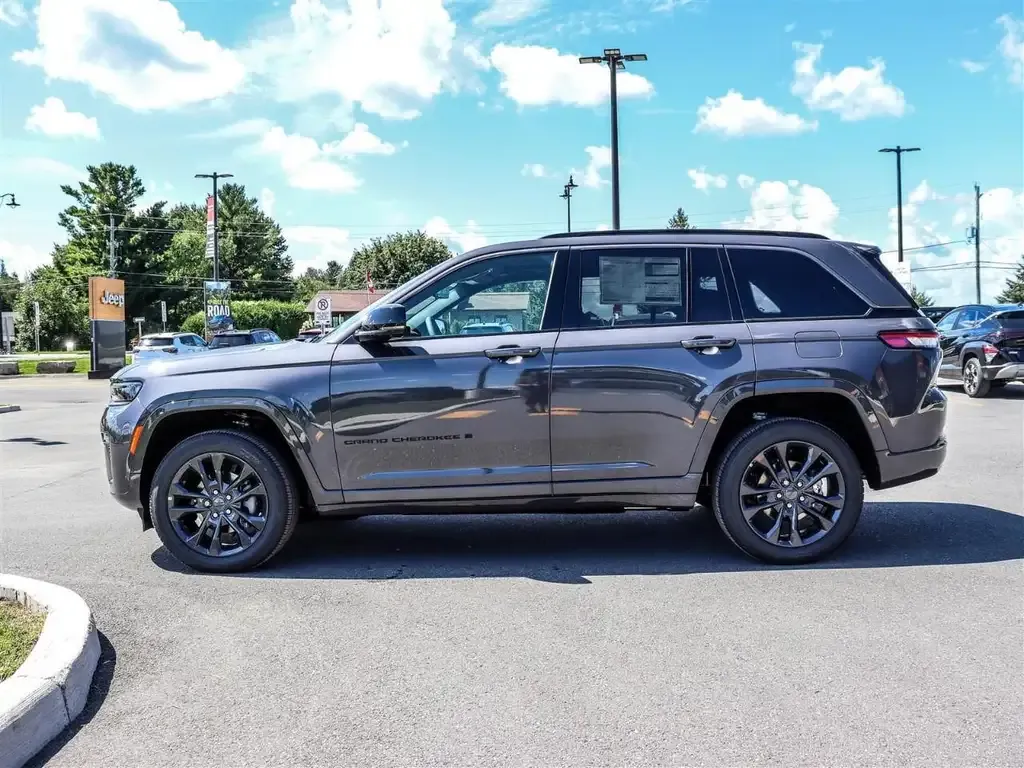 Jeep Grand Cherokee 2026 photo 3