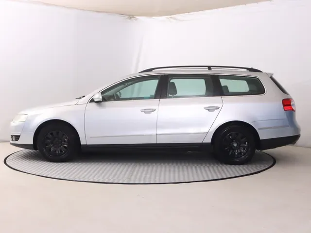 Volkswagen Passat Variant 2009 photo 2