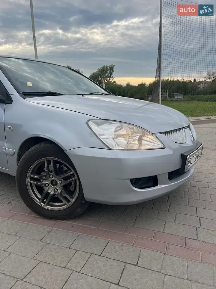 Mitsubishi Lancer 2005 photo 2