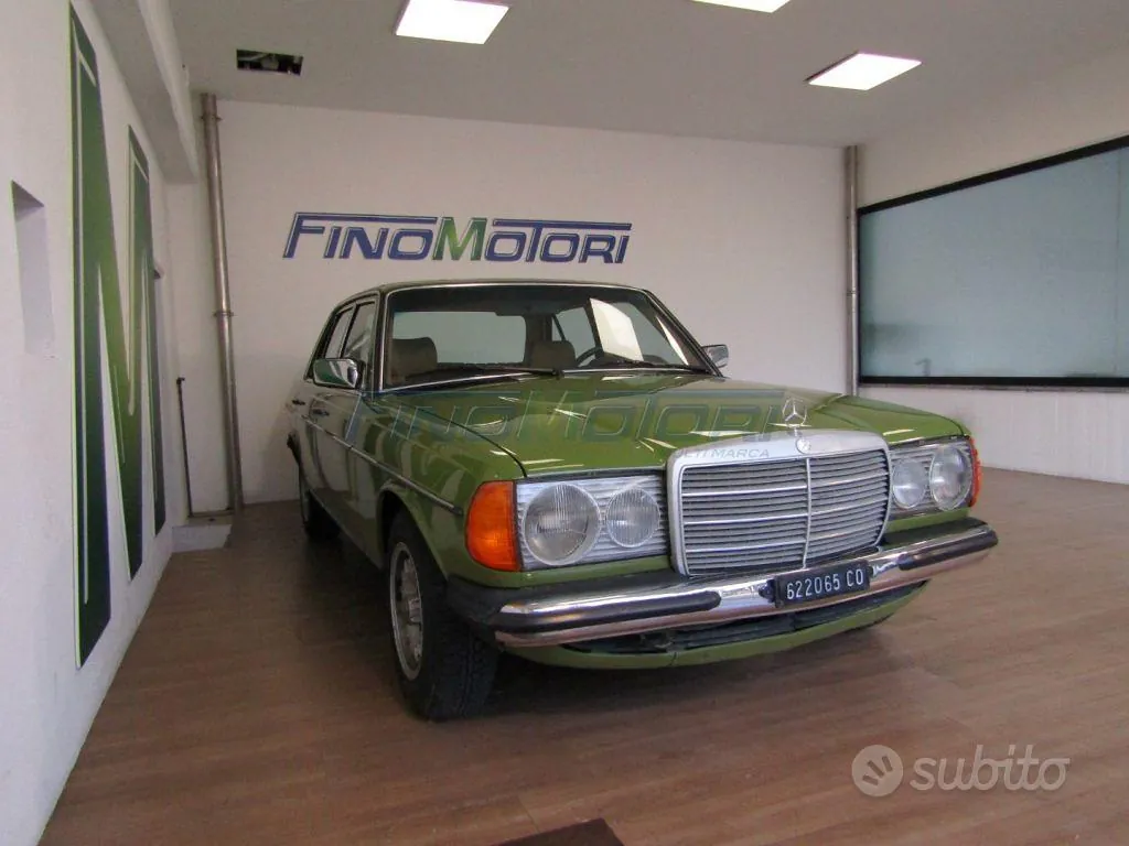 Mercedes-Benz 200 1980 photo 3