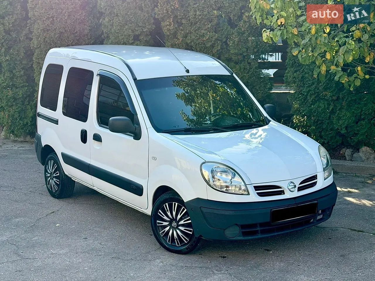 Nissan Kubistar 2004 photo 2