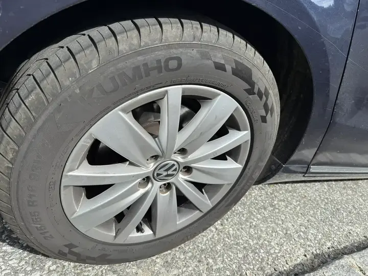 Volkswagen Passat 2012 photo 3